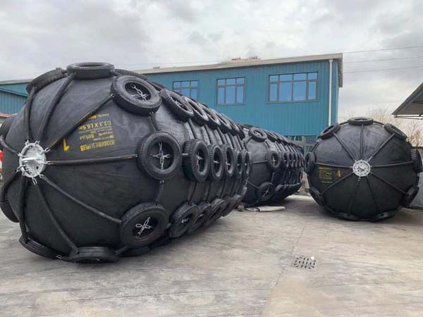 How to Choose The Right Marine Fenders?