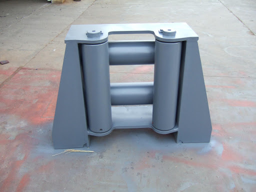 What is The Difference Between Mooring Chocks and Roller Fairleads?