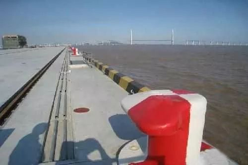 mooring bollard