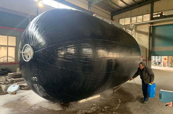 4pcs Yokohama Pneumatic Fenders Delivered to Europe