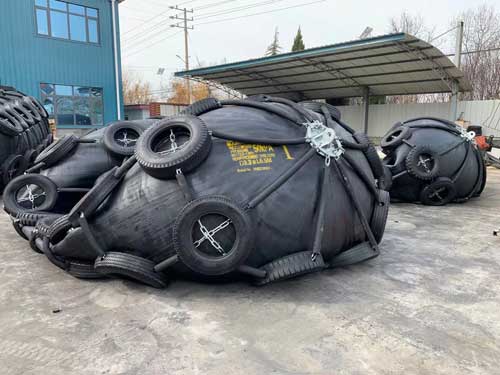 The difference between pneumatic (Yokohama type) fenders and foam filled fenders