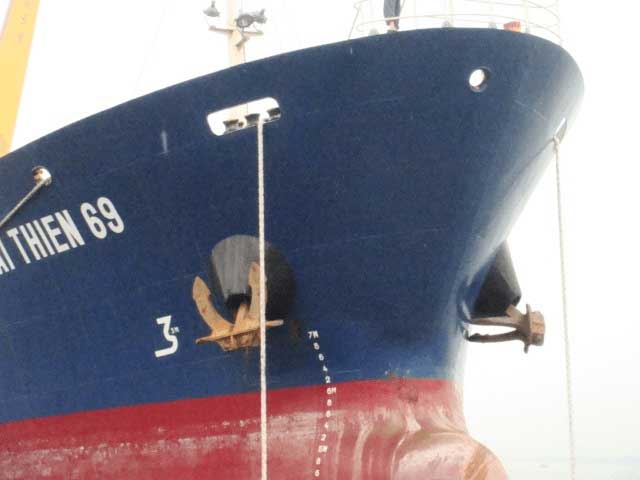 How Does a Small Marine Anchor Hold a Large Ship?