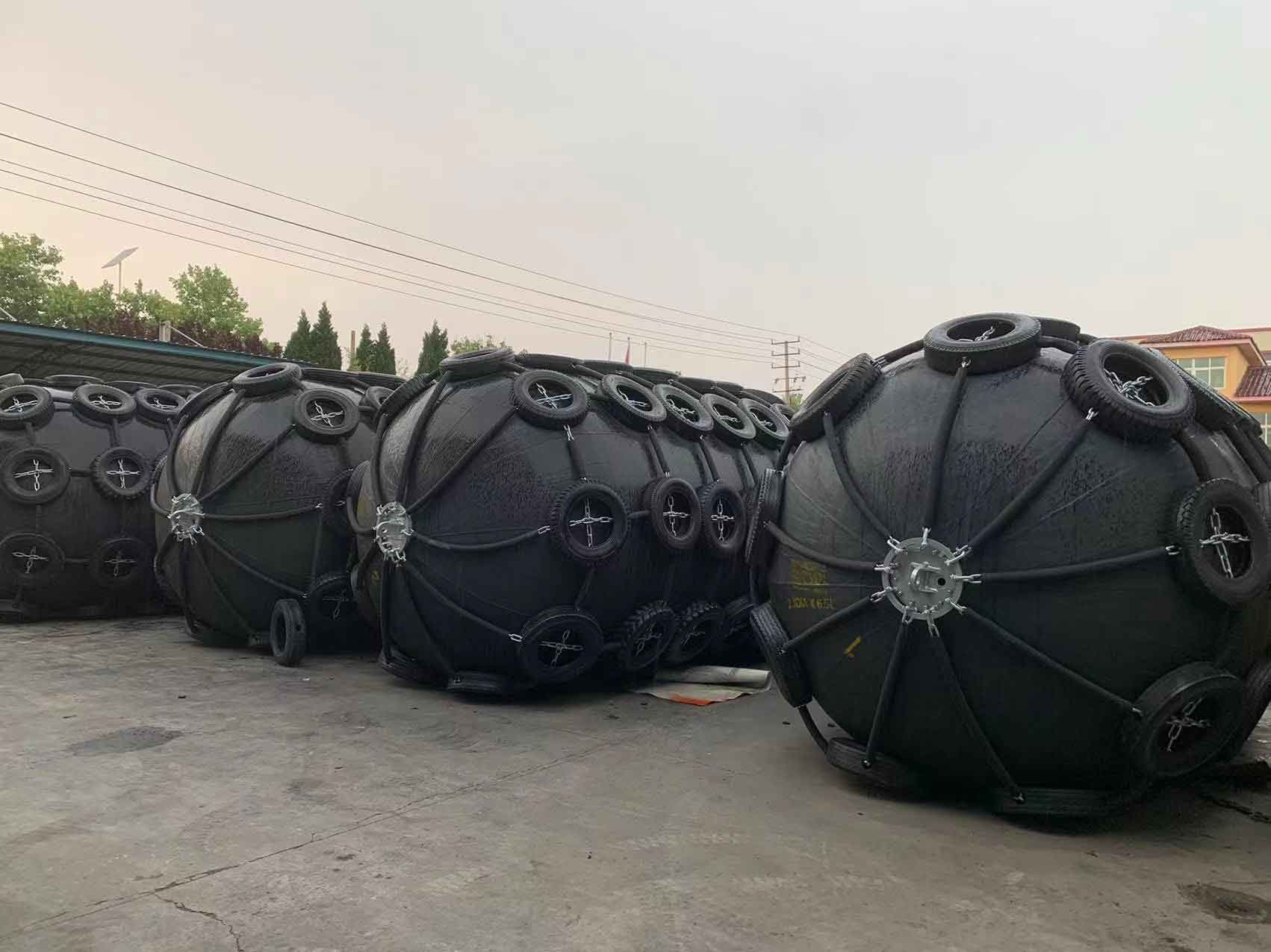 Yokohama type pneumatic rubber fenders