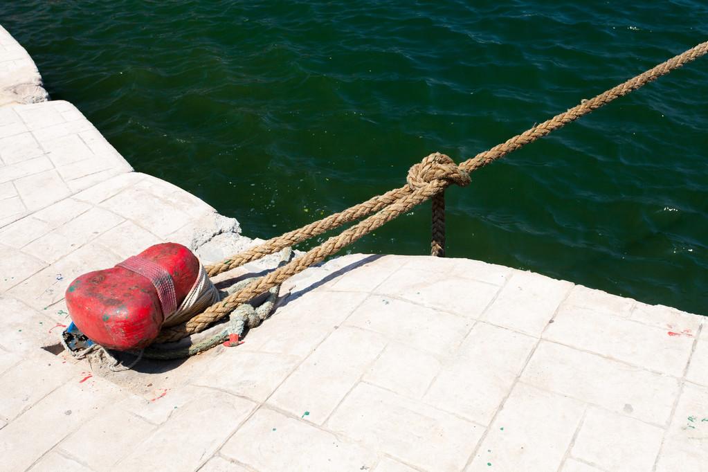 ropes mooring on the bollard