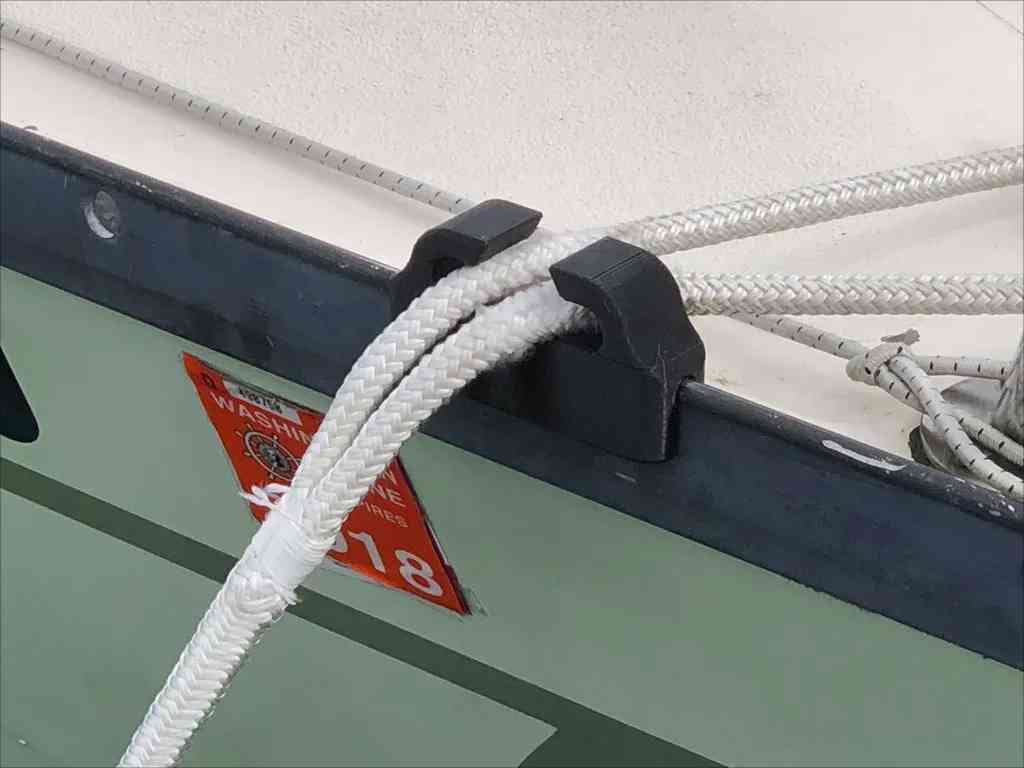 What is The Difference Between Mooring Chocks and Roller Fairleads?