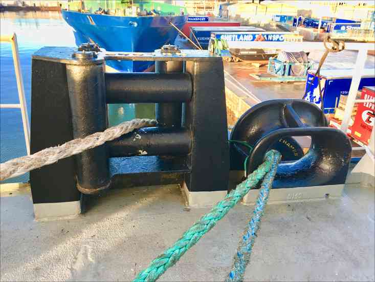 roller fairlead and mooring chock